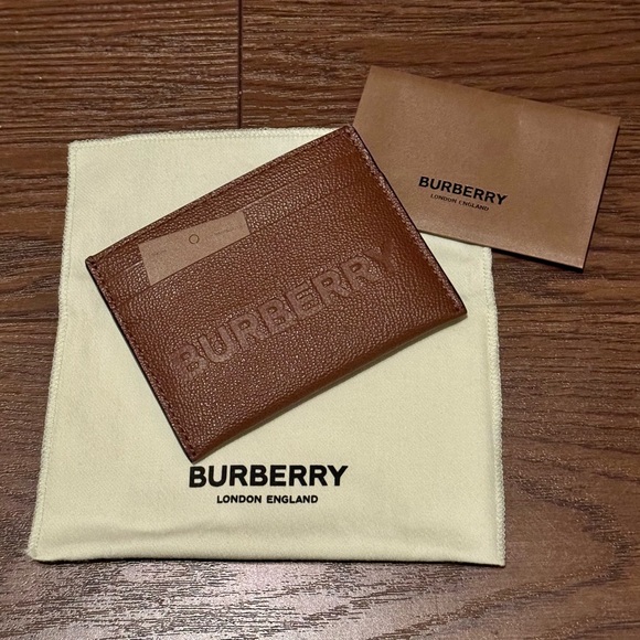 New Burberry Grainy Leather Card Holder with embossed logo in brown